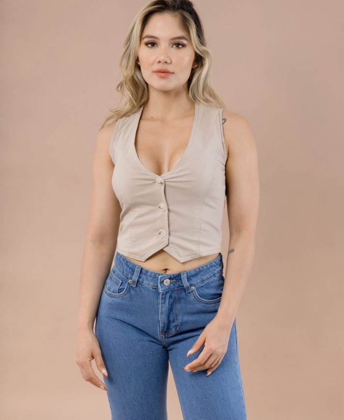 Chaleco ceñido al cuerpo con 4 botones