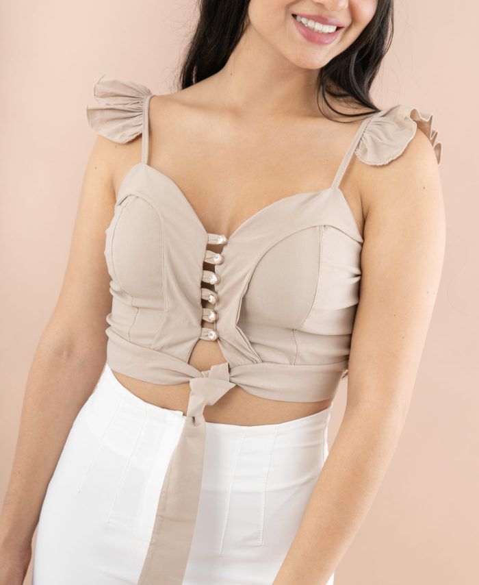 Blusa con botones al frente y arandela en las tiras, de amarrar al frente