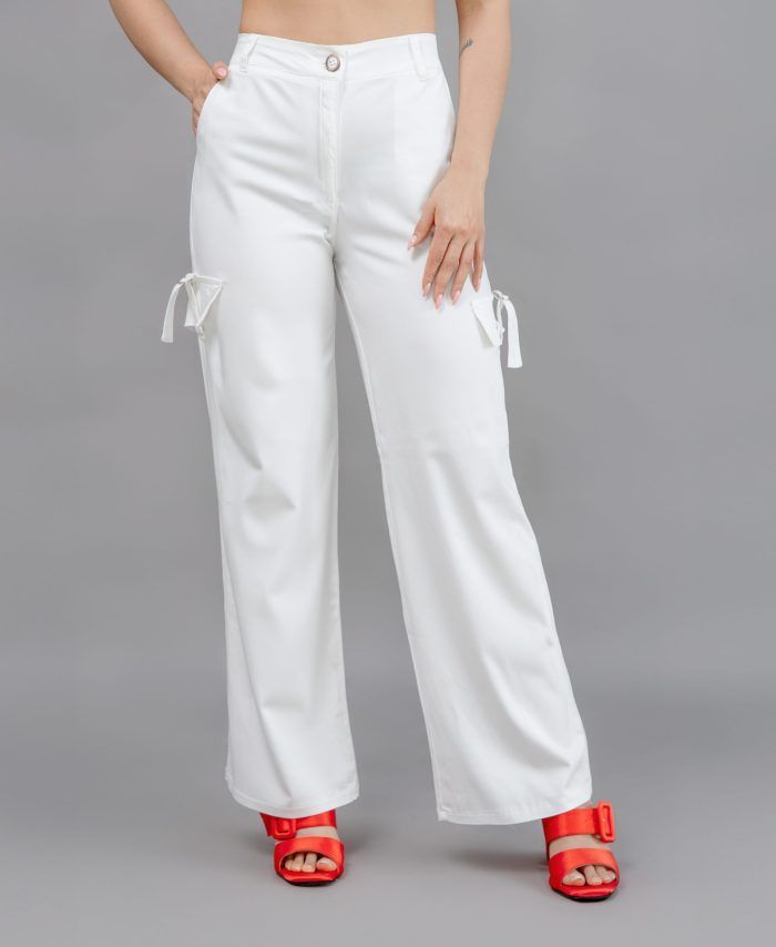 Pantalón recto, tiro alto estilo cargo