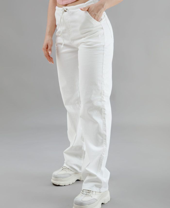 Pantalón estilo palazo con cordón en la cintura