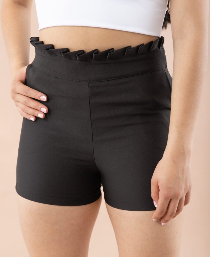 Short con prenses en la cintura