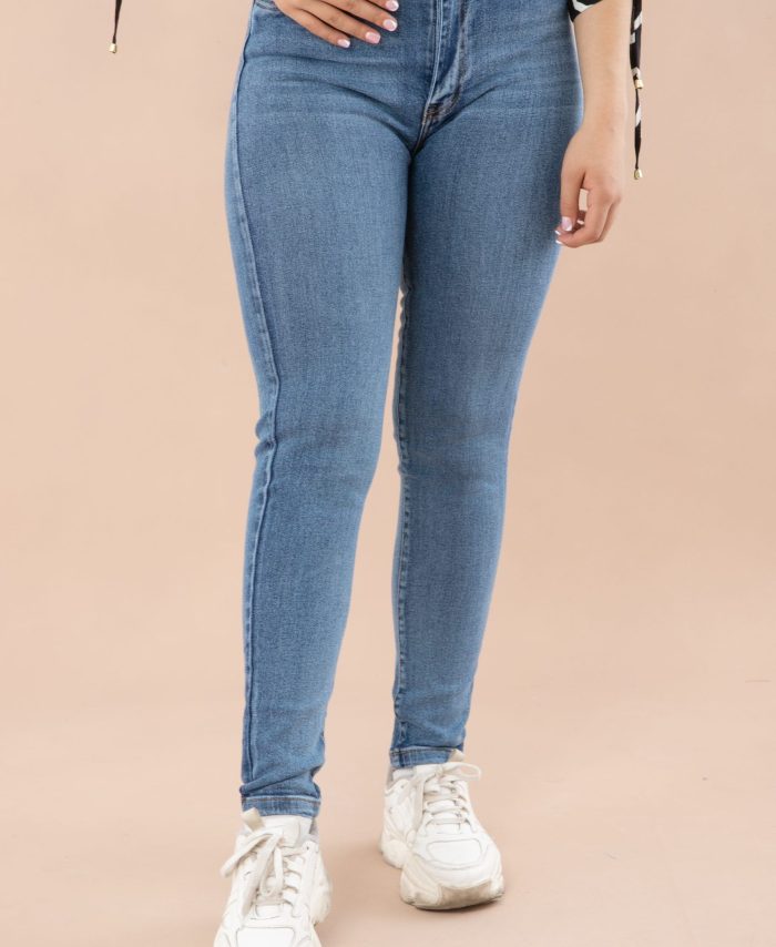 Pantalón skinny, tiro alto bota tubo
