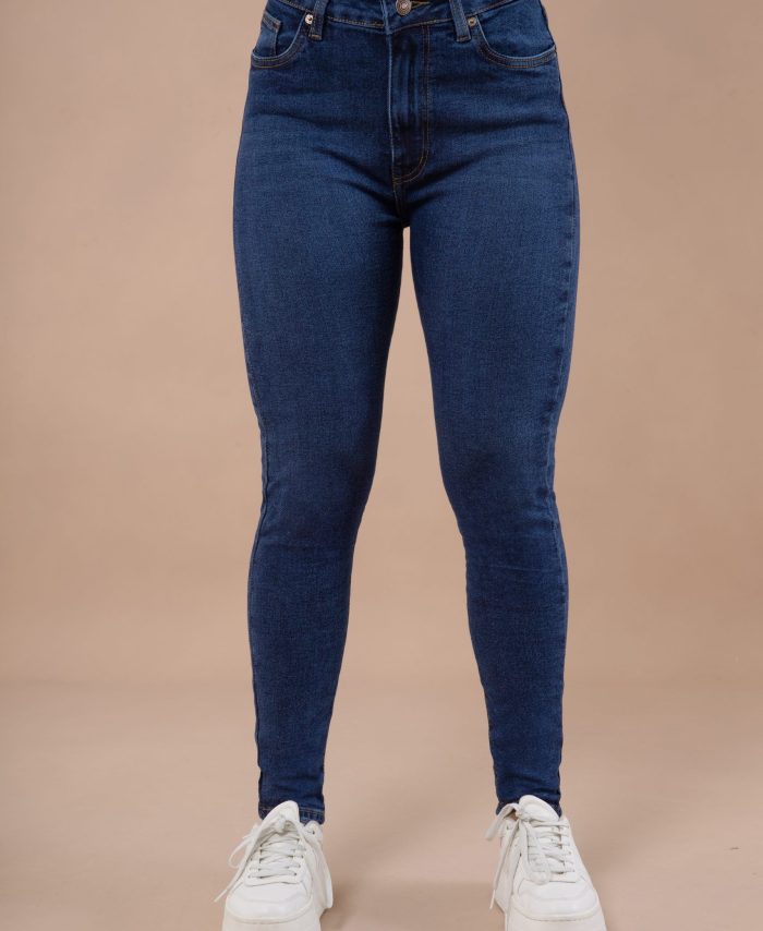 Pantalón skinny, tiro alto bota tubo