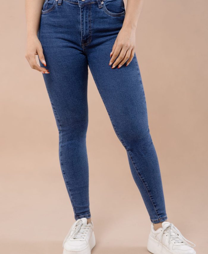 Pantalón skinny, tiro alto bota tubo